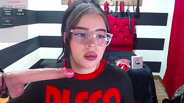 Snapshot of Marian_Ran chatting on December 21, 2024, 5:25 am Marian Ran online show from December 21, 2024, 5:25 am