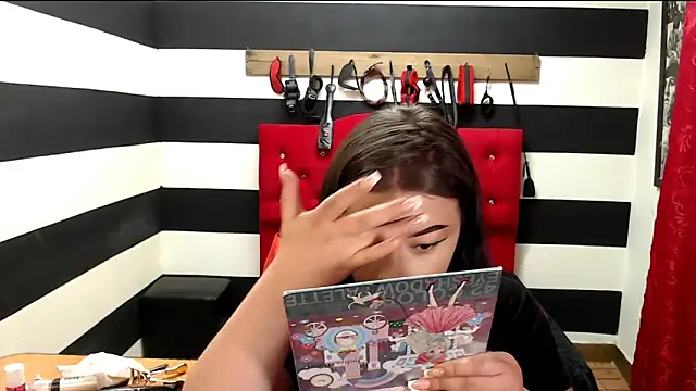 Snapshot of Marian_Ran chatting on February 4, 2025, 3:00 am Marian Ran online show from February 4, 2025, 3:00 am