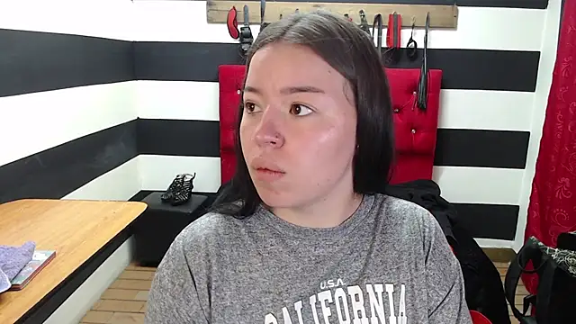 Snapshot of Marian_Ran chatting on February 12, 2025, 3:29 am Marian Ran online show from February 12, 2025, 3:29 am