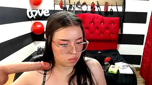 Snapshot of Marian_Ran chatting on February 14, 2025, 10:38 am Marian Ran online show from February 14, 2025, 10:38 am