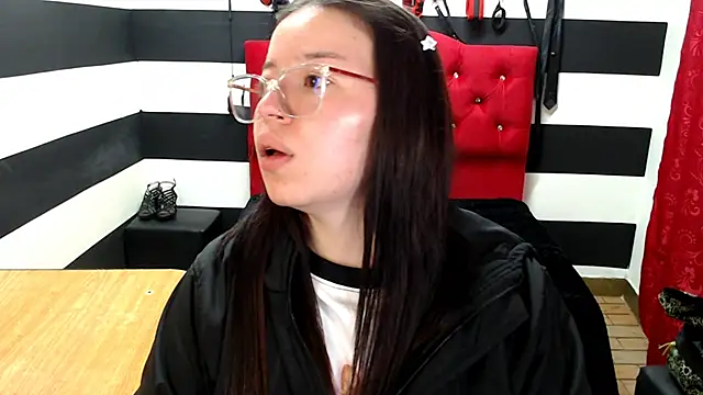 Snapshot of Marian_Ran chatting on February 17, 2025, 3:04 am Marian Ran online show from February 17, 2025, 3:04 am