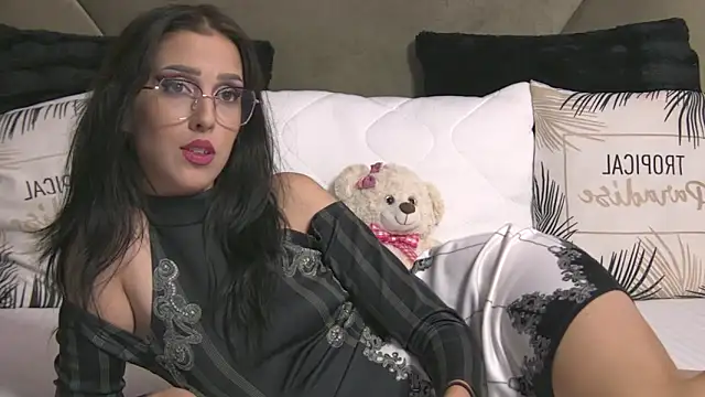 Snapshot of AishaHummer chatting on October 8, 2025, 5:32 pm AishaHummer online show from October 8, 2025, 5:32 pm