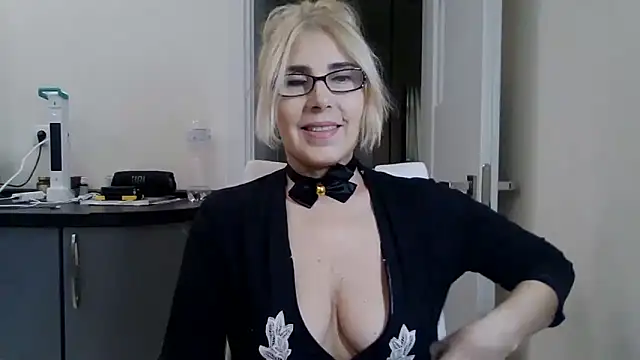 sweet raspberry online show from December 10, 2024, 10:38 am