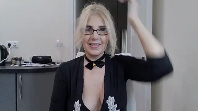 sweet raspberry online show from December 21, 2024, 10:17 am