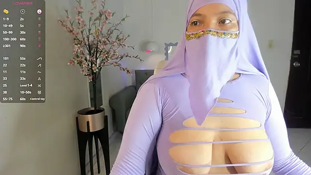 Snapshot of malak_nanyy chatting on September 21, 2025, 9:11 am malak nanyy online show from September 21, 2025, 9:11 am