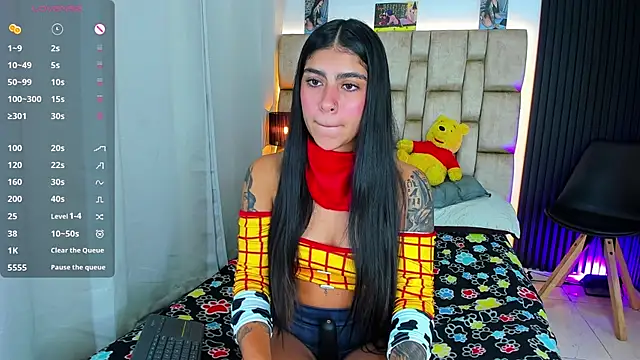 little sophie18 online show from October 13, 2025, 10:32 pm