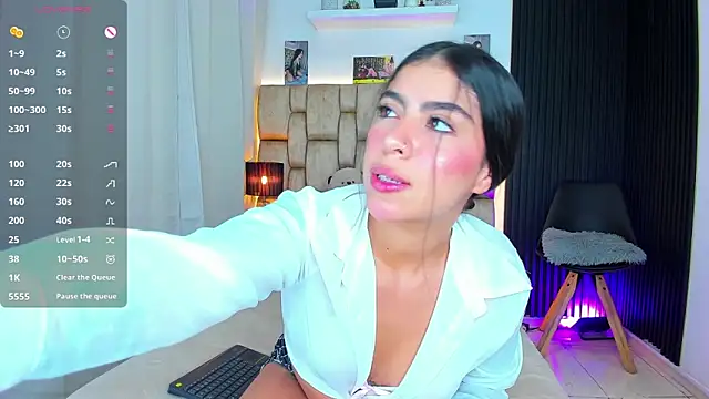 little sophie18 online show from November 17, 2025, 8:03 pm