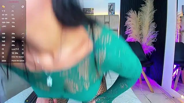 little sophie18 online show from May 27, 2026, 8:39 pm