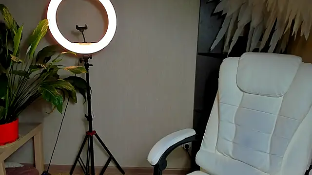 foxy blond online show from November 4, 2025, 12:21 am