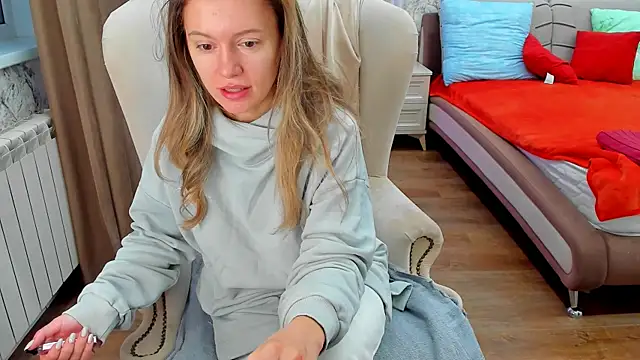 Snapshot of foxy_blond chatting on February 28, 2026, 12:22 am foxy blond online show from February 28, 2026, 12:22 am