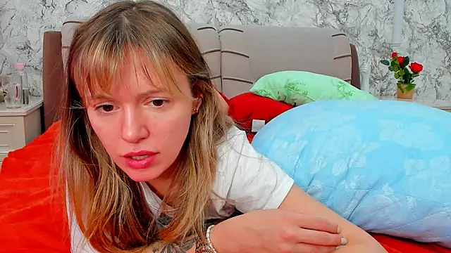 Snapshot of foxy_blond chatting on March 16, 2026, 5:44 am foxy blond online show from March 16, 2026, 5:44 am