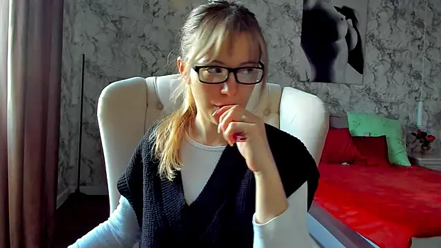 Snapshot of foxy_blond chatting on March 20, 2026, 12:26 am foxy blond online show from March 20, 2026, 12:26 am