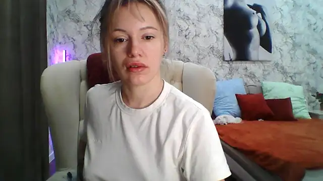 Snapshot of foxy_blond chatting on March 23, 2026, 12:25 am foxy blond online show from March 23, 2026, 12:25 am
