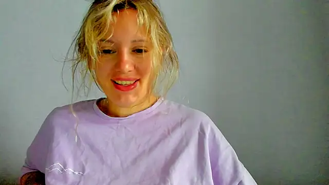 foxy blond online show from May 14, 2026, 12:39 am