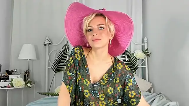 Snapshot of SakuFox chatting on January 8, 2025, 7:13 pm SakuFox online show from January 8, 2025, 7:13 pm