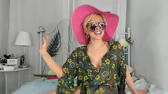 Snapshot of SakuFox chatting on January 14, 2025, 3:43 am SakuFox online show from January 14, 2025, 3:43 am