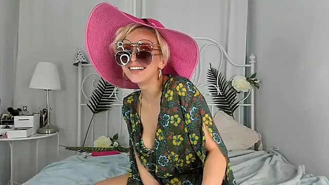 Snapshot of SakuFox chatting on February 8, 2025, 3:41 am SakuFox online show from February 8, 2025, 3:41 am