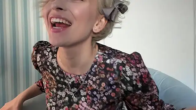 Snapshot of SakuFox chatting on February 24, 2025, 7:09 pm SakuFox online show from February 24, 2025, 7:09 pm