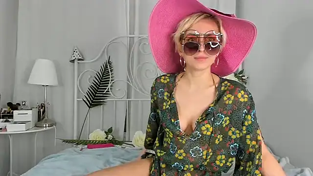 Snapshot of SakuFox chatting on March 11, 2025, 7:14 pm SakuFox online show from March 11, 2025, 7:14 pm