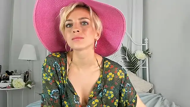 Snapshot of SakuFox chatting on March 21, 2025, 3:01 am SakuFox online show from March 21, 2025, 3:01 am