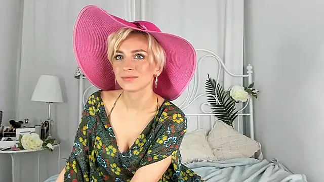 SakuFox online show from December 17, 2025, 7:31 pm