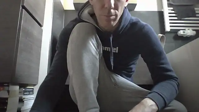 Snapshot of JAK-81 chatting on April 8, 2026, 5:51 am JAK-81 online show from April 8, 2026, 5:51 am