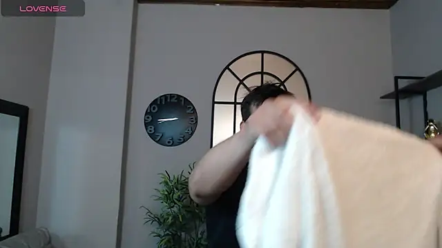 Ian Daviz online show from February 19, 2025, 7:48 pm