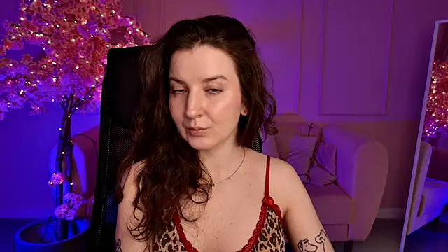 Snapshot of JackieByrd chatting on October 12, 2025, 1:21 pm JackieByrd online show from October 12, 2025, 1:21 pm