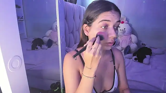 KittyKlum online show from November 10, 2025, 4:50 pm