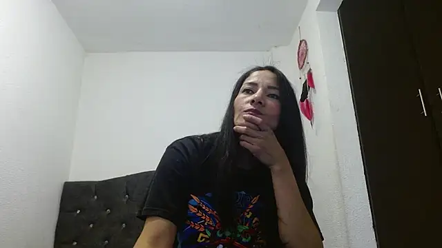 canela-hot34 online show from October 23, 2025, 5:23 pm