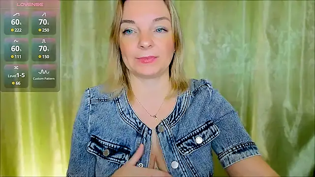 Snapshot of Regina__blue chatting on December 5, 2024, 6:11 pm Regina  blue online show from December 5, 2024, 6:11 pm