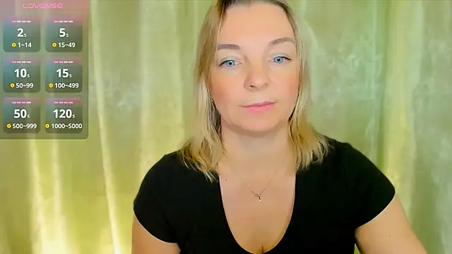 Snapshot of Regina__blue chatting on December 17, 2024, 3:17 pm Regina  blue online show from December 17, 2024, 3:17 pm