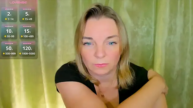 Snapshot of Regina__blue chatting on December 17, 2024, 8:43 pm Regina  blue online show from December 17, 2024, 8:43 pm