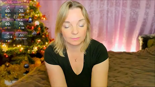 Snapshot of Regina__blue chatting on December 19, 2024, 6:56 pm Regina  blue online show from December 19, 2024, 6:56 pm