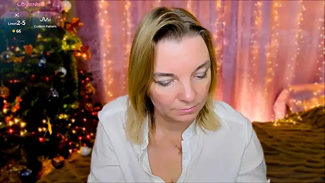 Snapshot of Regina__blue chatting on December 26, 2024, 7:27 pm Regina  blue online show from December 26, 2024, 7:27 pm