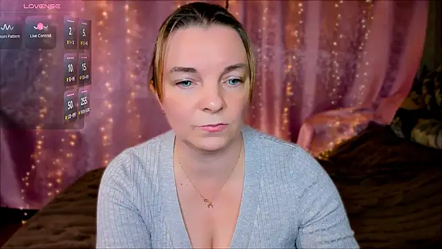 Snapshot of Regina__blue chatting on January 12, 2025, 6:05 pm Regina  blue online show from January 12, 2025, 6:05 pm