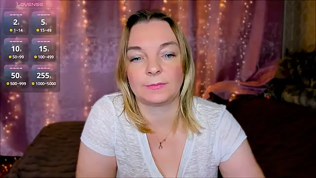 Snapshot of Regina__blue chatting on January 14, 2025, 7:32 pm Regina  blue online show from January 14, 2025, 7:32 pm