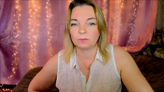 Snapshot of Regina__blue chatting on January 15, 2025, 7:01 pm Regina  blue online show from January 15, 2025, 7:01 pm