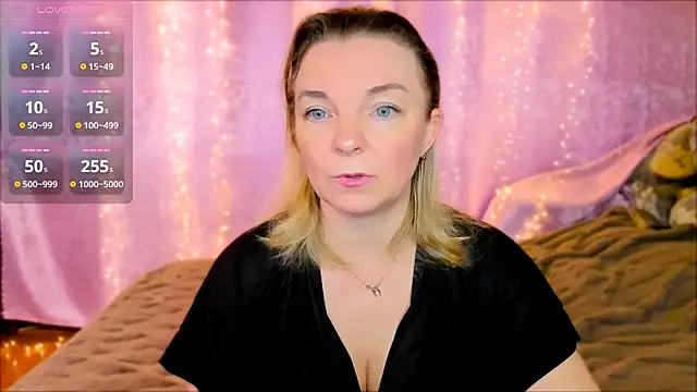 Snapshot of Regina__blue chatting on January 23, 2025, 1:35 pm Regina  blue online show from January 23, 2025, 1:35 pm