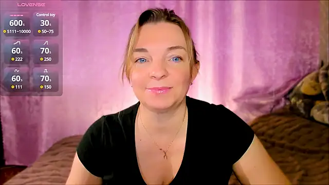 Snapshot of Regina__blue chatting on January 28, 2025, 12:00 pm Regina  blue online show from January 28, 2025, 12:00 pm