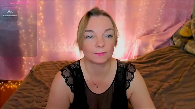 Snapshot of Regina__blue chatting on February 1, 2025, 7:55 pm Regina  blue online show from February 1, 2025, 7:55 pm