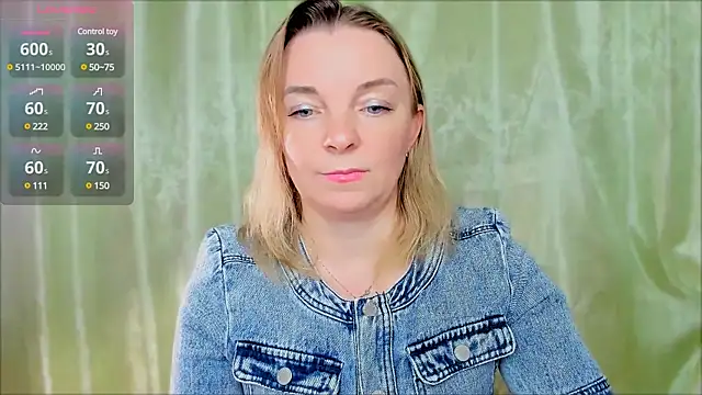 Snapshot of Regina__blue chatting on February 10, 2025, 6:03 pm Regina  blue online show from February 10, 2025, 6:03 pm