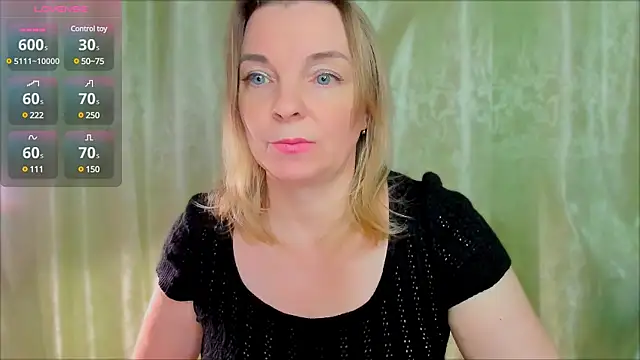 Snapshot of Regina__blue chatting on February 17, 2025, 7:10 pm Regina  blue online show from February 17, 2025, 7:10 pm