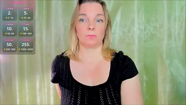 Snapshot of Regina__blue chatting on February 17, 2025, 10:14 pm Regina  blue online show from February 17, 2025, 10:14 pm