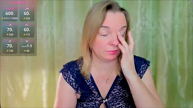 Snapshot of Regina__blue chatting on February 28, 2025, 8:39 pm Regina  blue online show from February 28, 2025, 8:39 pm