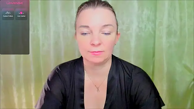 Snapshot of Regina__blue chatting on March 3, 2025, 6:22 pm Regina  blue online show from March 3, 2025, 6:22 pm