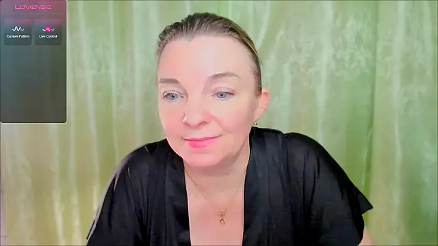 Snapshot of Regina__blue chatting on March 3, 2025, 9:26 pm Regina  blue online show from March 3, 2025, 9:26 pm