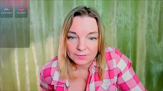 Snapshot of Regina__blue chatting on March 11, 2025, 11:04 pm Regina  blue online show from March 11, 2025, 11:04 pm