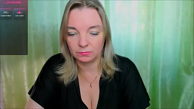 Snapshot of Regina__blue chatting on March 22, 2025, 2:47 pm Regina  blue online show from March 22, 2025, 2:47 pm