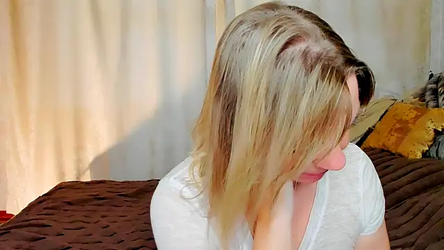 Snapshot of Regina__blue chatting on September 19, 2025, 3:34 pm Regina  blue online show from September 19, 2025, 3:34 pm